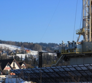 Wiertnia przy wykonywaniu otworu geotermalnego Bańska PGP-7 