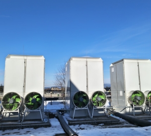 Zesp&oacute;ł chłodni wentylatorowych na Ciepłowni Geotermalnej