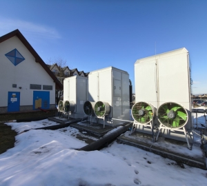 Zesp&oacute;ł chłodni wentylatorowych na Ciepłowni Geotermalnej