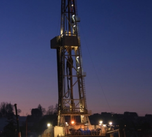 Wiertnia-przy-wykonywaniu-otworu-geotermalnego-Bańska-PGP-7